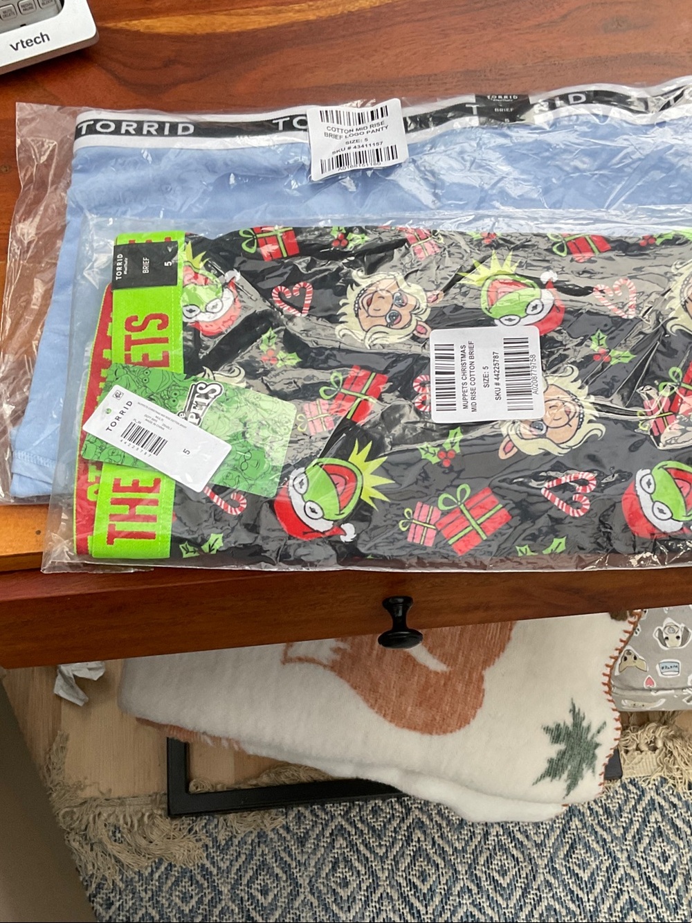 torrid pair women’s NWT 5X briefs blue logo and muppet Christmas